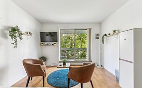 Chic studio Champs-élysées